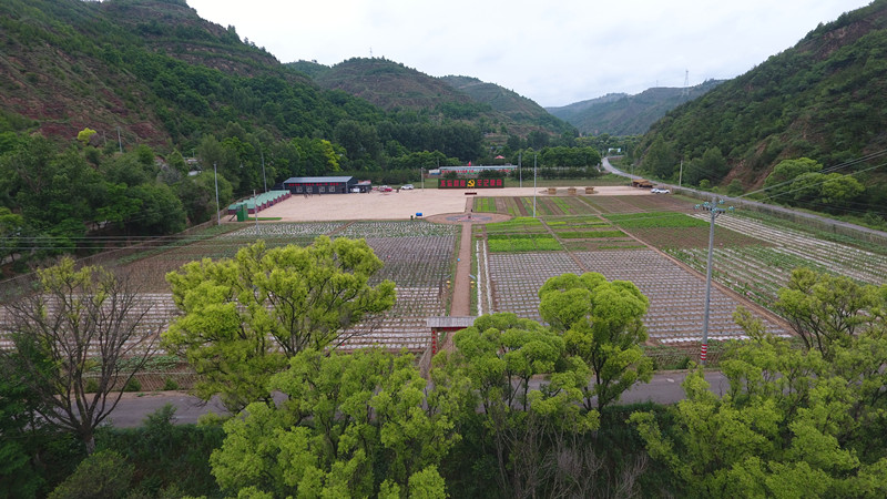 志丹县顺宁镇保娃沟门村蔬菜采摘园及拓展训练基地.jpg