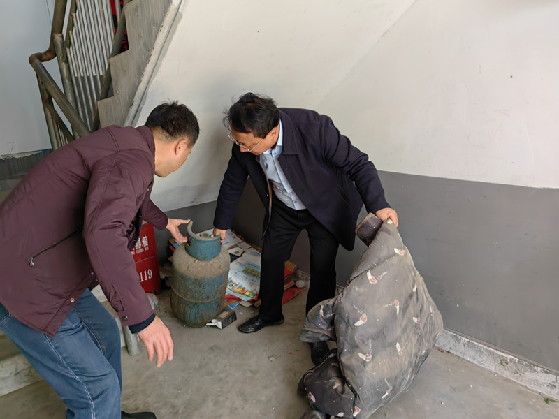 楼道清理1.jpg